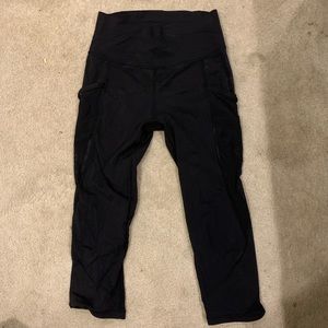 Black cropped LULULEMON leggings